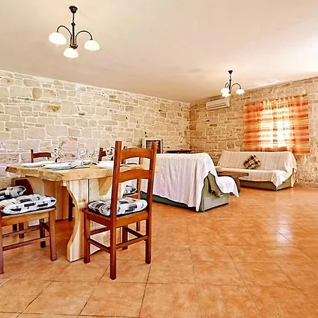 Ferienhaus David Tinjan