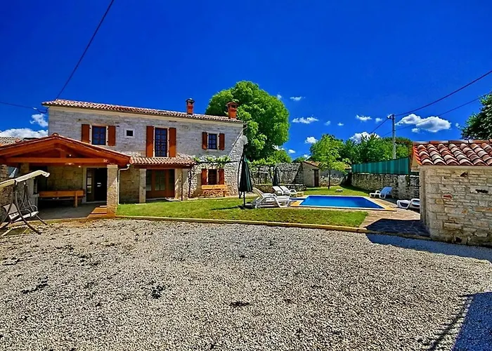 David Holiday home Tinjan